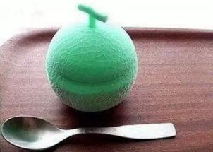 吃哈密瓜脆皮雪糕,哈密瓜脆皮雪糕，口感与颜值的双重享受
