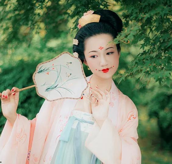 穿成七零小悍媳